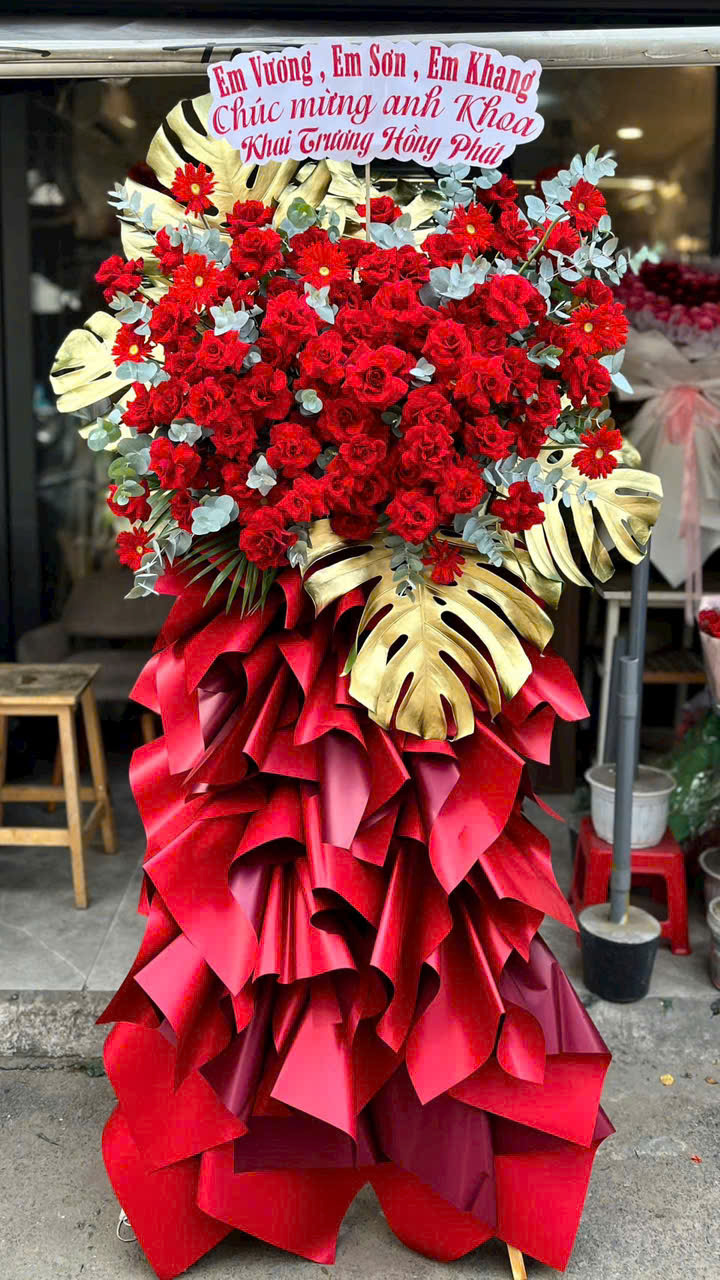 Kệ Hoa Khai Trương Tông Đỏ